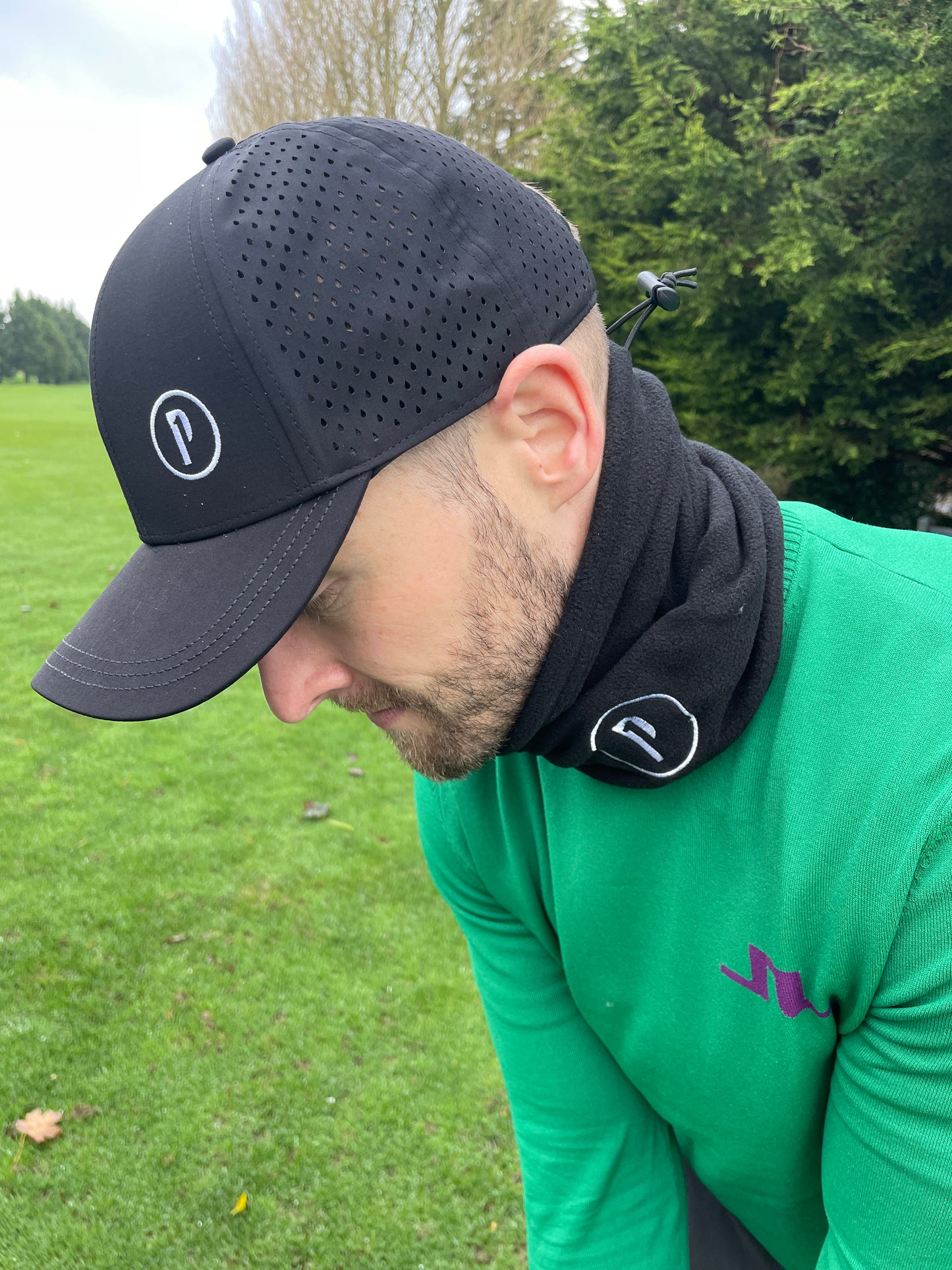 Black neck warmer for golf